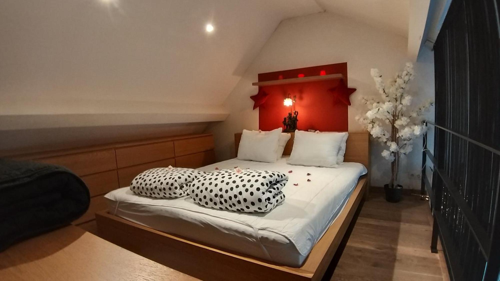 Ferienwohnung Wellness Loft With Sauna, Jacuzzi, Roof Terrace & Amazing View Antwerpen Exterior foto