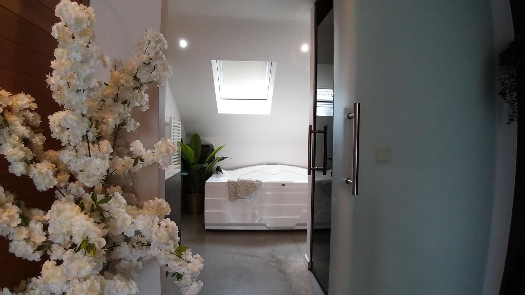 Ferienwohnung Wellness Loft With Sauna, Jacuzzi, Roof Terrace & Amazing View Antwerpen Exterior foto