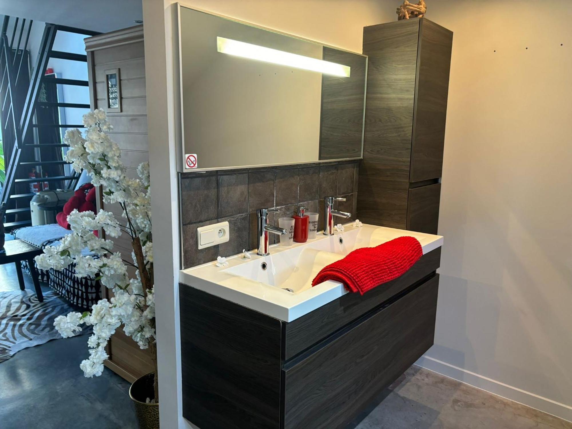 Ferienwohnung Wellness Loft With Sauna, Jacuzzi, Roof Terrace & Amazing View Antwerpen Exterior foto